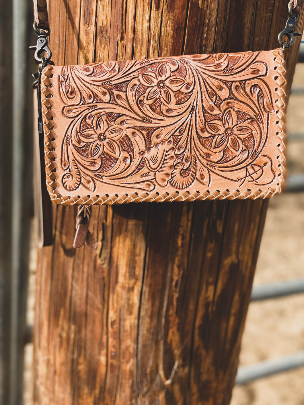 Simple tooled dream clutch
