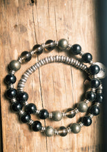 Load image into Gallery viewer, Sterling silver and black pearl stretch bracelet

